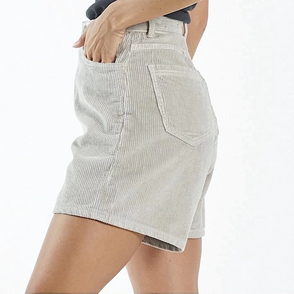 Thrills High Waist Women Shorts in Taupe